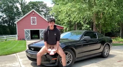 Puerto Rican Man jerking off on the outside