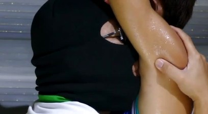 Armpit - Giúp anh VĐV vệ sinh sạch sẽ phần nách mồ hôi nhễ nhãi sau trận bóng