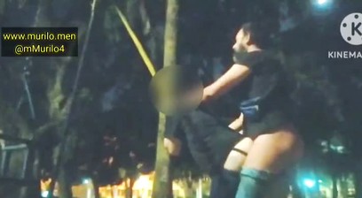 Fodas na praça pública a noite