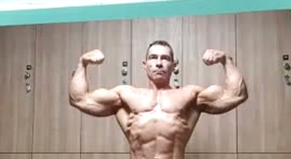 Older Bodybuilder Sexy Posing