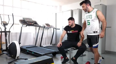 Personal trainer fucks his client