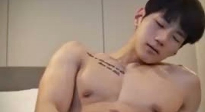 Dáng thì ngon, cu thì bự