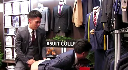 Phải chìa lồn ra cho anh nắc vì quá nứng