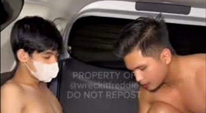Young 20s twink fucks big guy