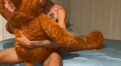 Skinny, big-cocked twink playing with his teddy bear