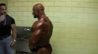 Branch Warren Sexy Posing Photoshoot and Lifting Weights Backstage @ 2010 Arnold Classic