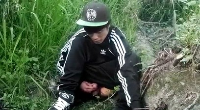 Risky outdoor jerk-off session for this gay guy