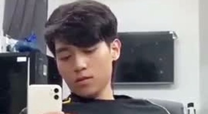 Vietnamese mirror wank
