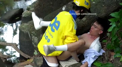 Vietnamses - Rủ anh xe ôm công nghệ ra suối cưỡi ngựa