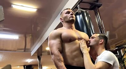 Pro IFBB Russian Butt Naked BB Romeo Naked Worshipped By Admirer During Workout