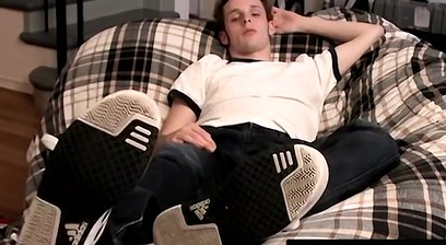 Twink Jarrod Prince has suckable toes that will make you drool