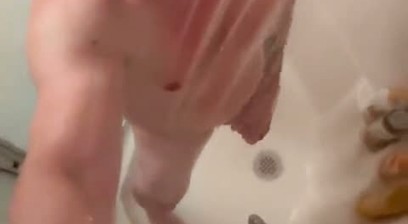 MakitHappen use water jet to clean his asshole