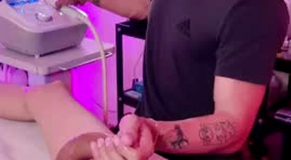 Vietnamese - Anh thợ massage phát hiện tài xế grab bike giấu hàng nóng