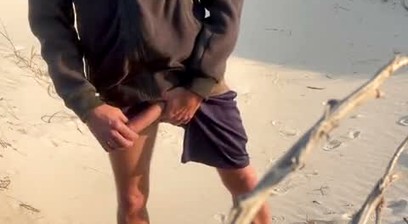 Mike is stroking on the beach again