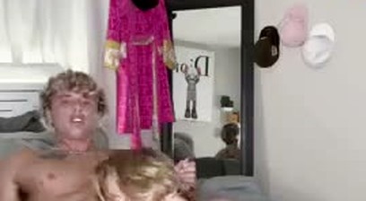 Twink handjob cum