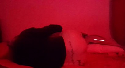 Schiavo rumeno sottomesso è sfregiato