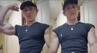 SHOWING MY COCK AND MUSCLES!